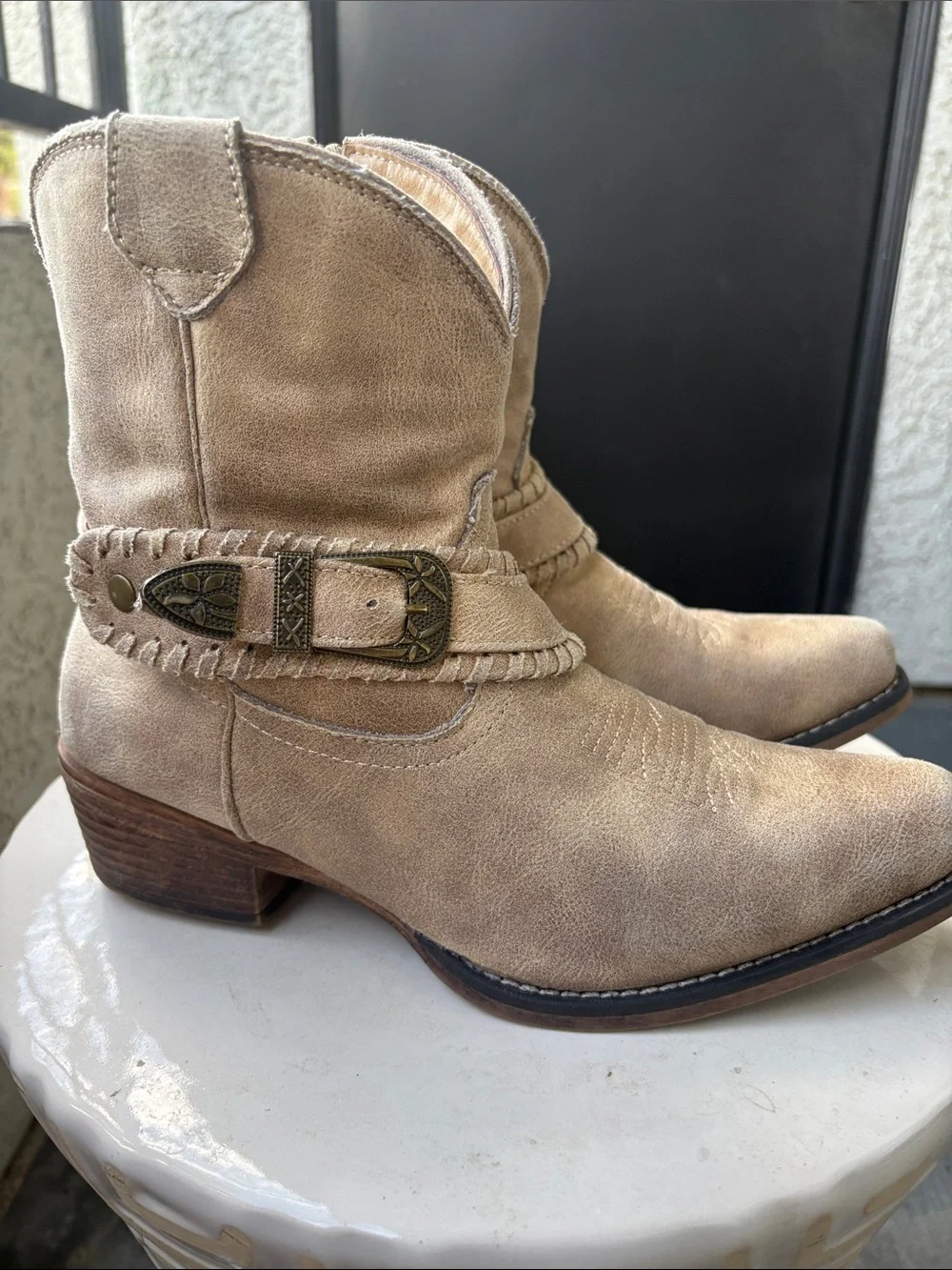 Roper Beige Suede Western Boho SideZip Distressed Ankle Booties SZ 8.5